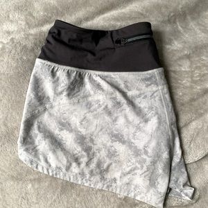 Vuori athletic running shorts. Size small